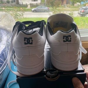 Men’s dc shoes size 8 brand new